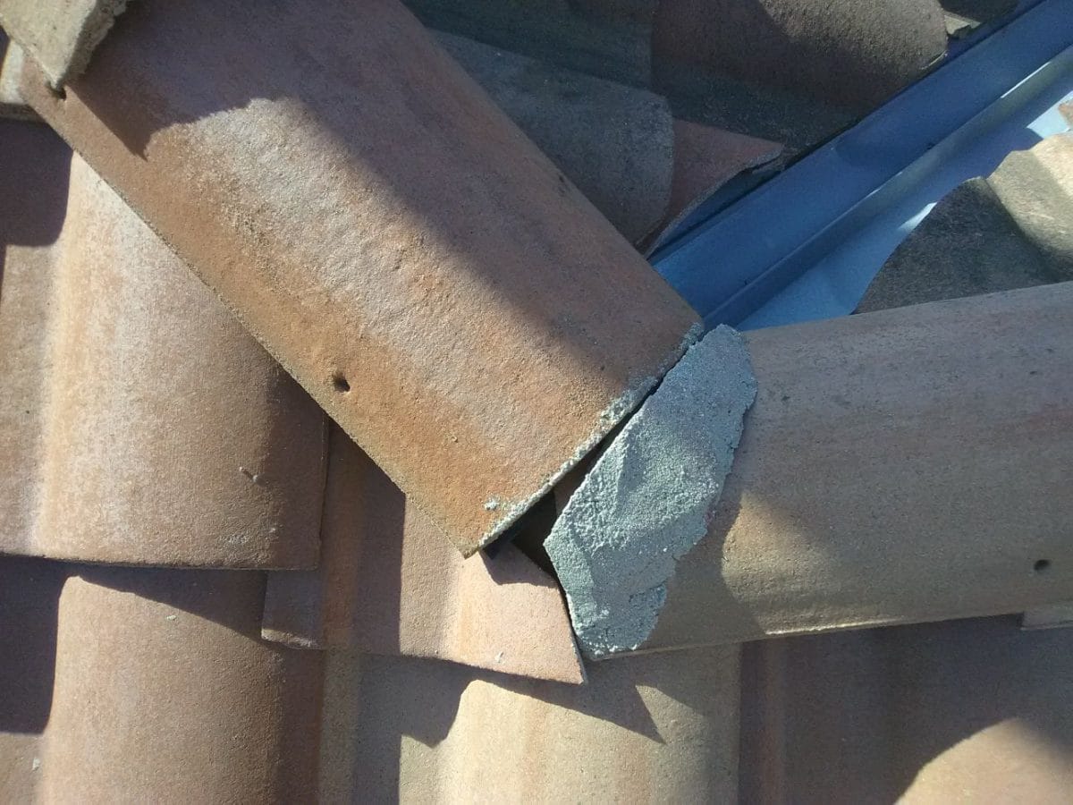 Cracks-Between-Tiles-in-Tile-Roof Cracks-Between-Tiles-in-Tile-Roof