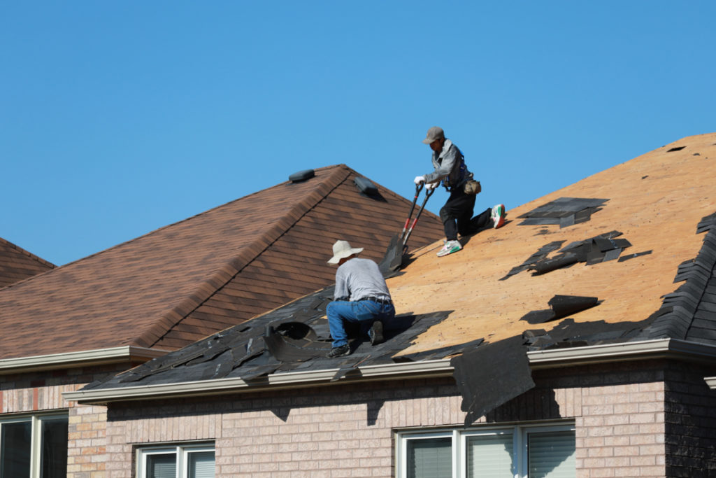 The Benefits of Using a Residential Roofing Service - ACR
